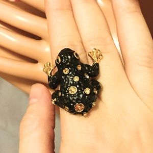 Enamel and crystal frog ring sz 7